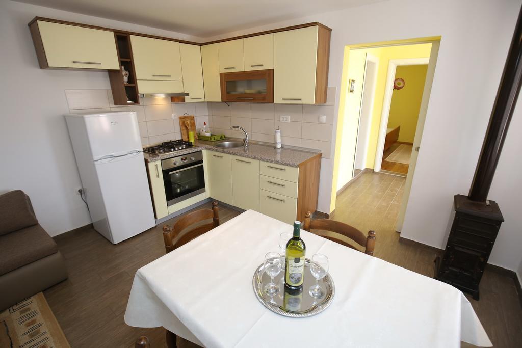 Apartment Marta Ražanac Esterno foto