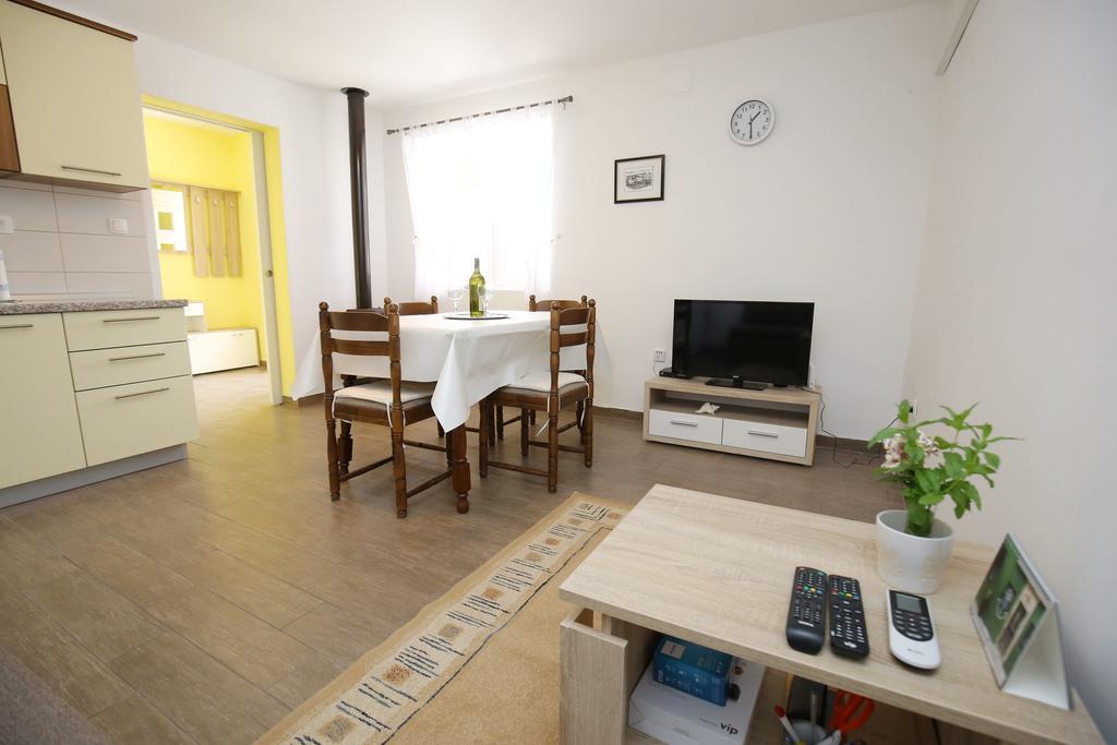 Apartment Marta Ražanac Esterno foto
