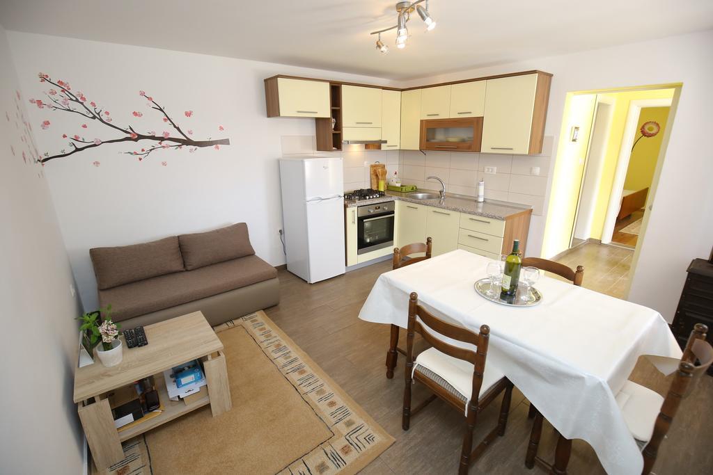 Apartment Marta Ražanac Esterno foto