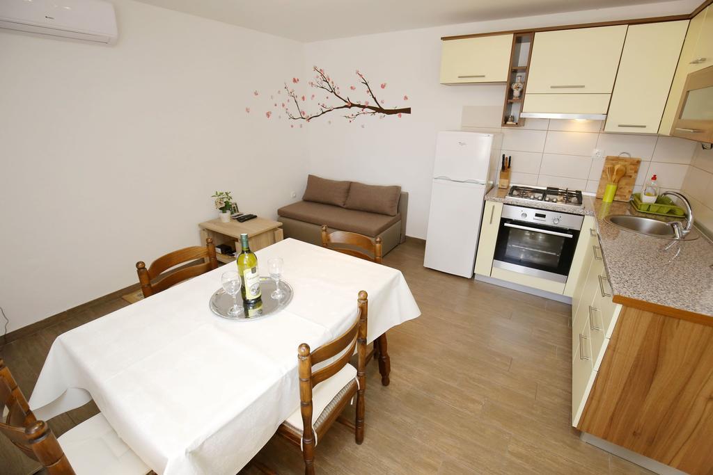 Apartment Marta Ražanac Esterno foto