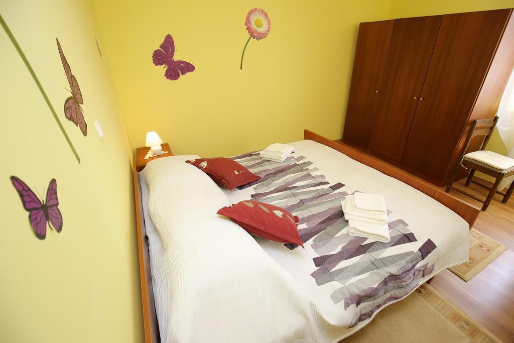 Apartment Marta Ražanac Esterno foto