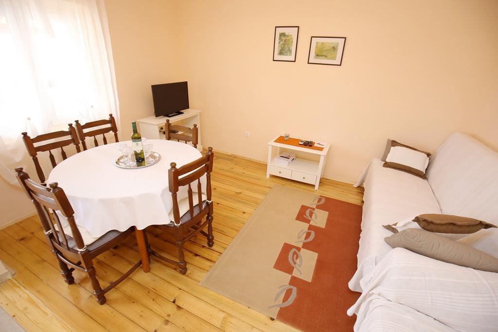 Apartment Marta Ražanac Esterno foto