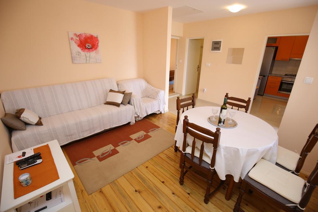 Apartment Marta Ražanac Esterno foto